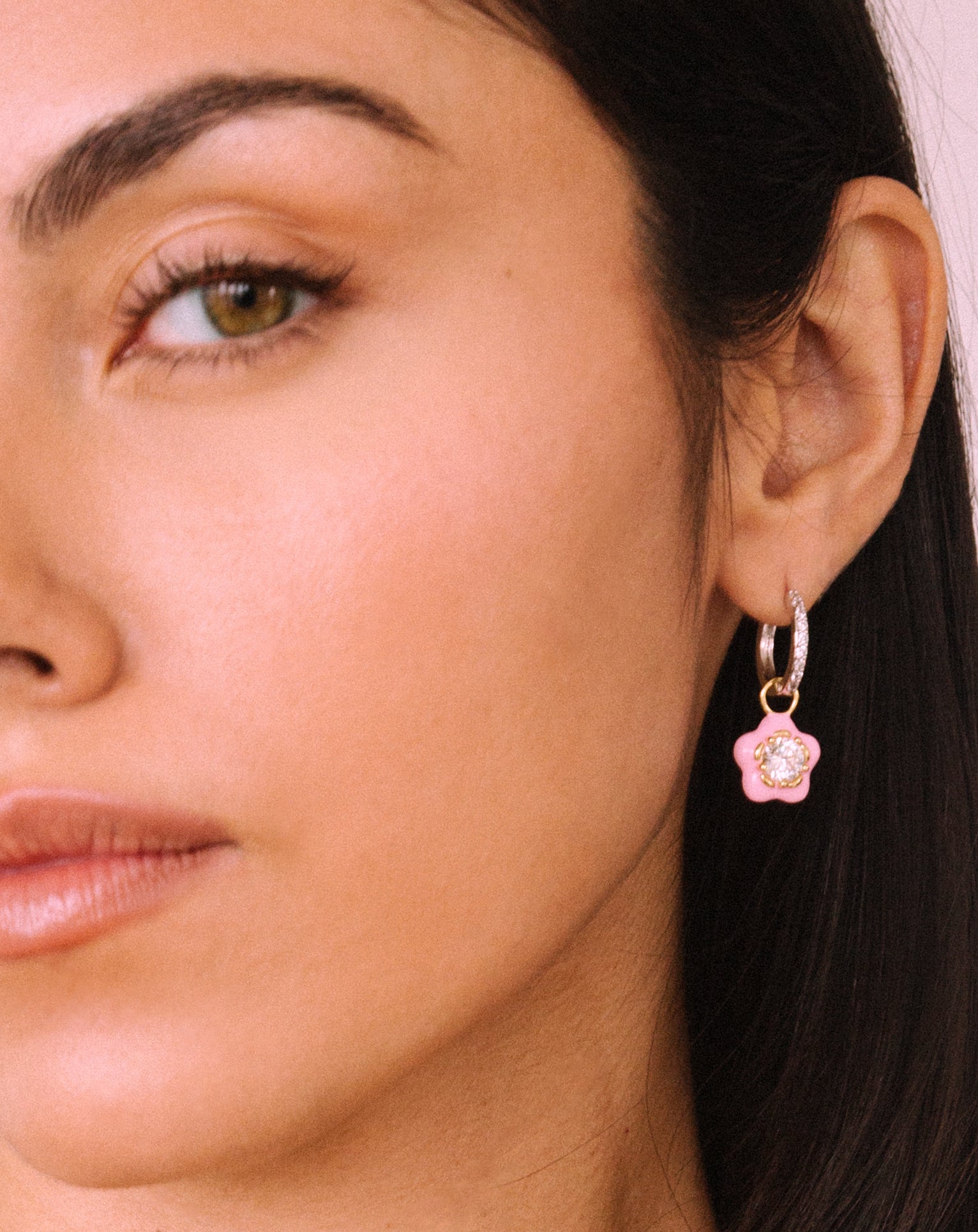 FLOWER HUGGIE EARRING (SINGLE)