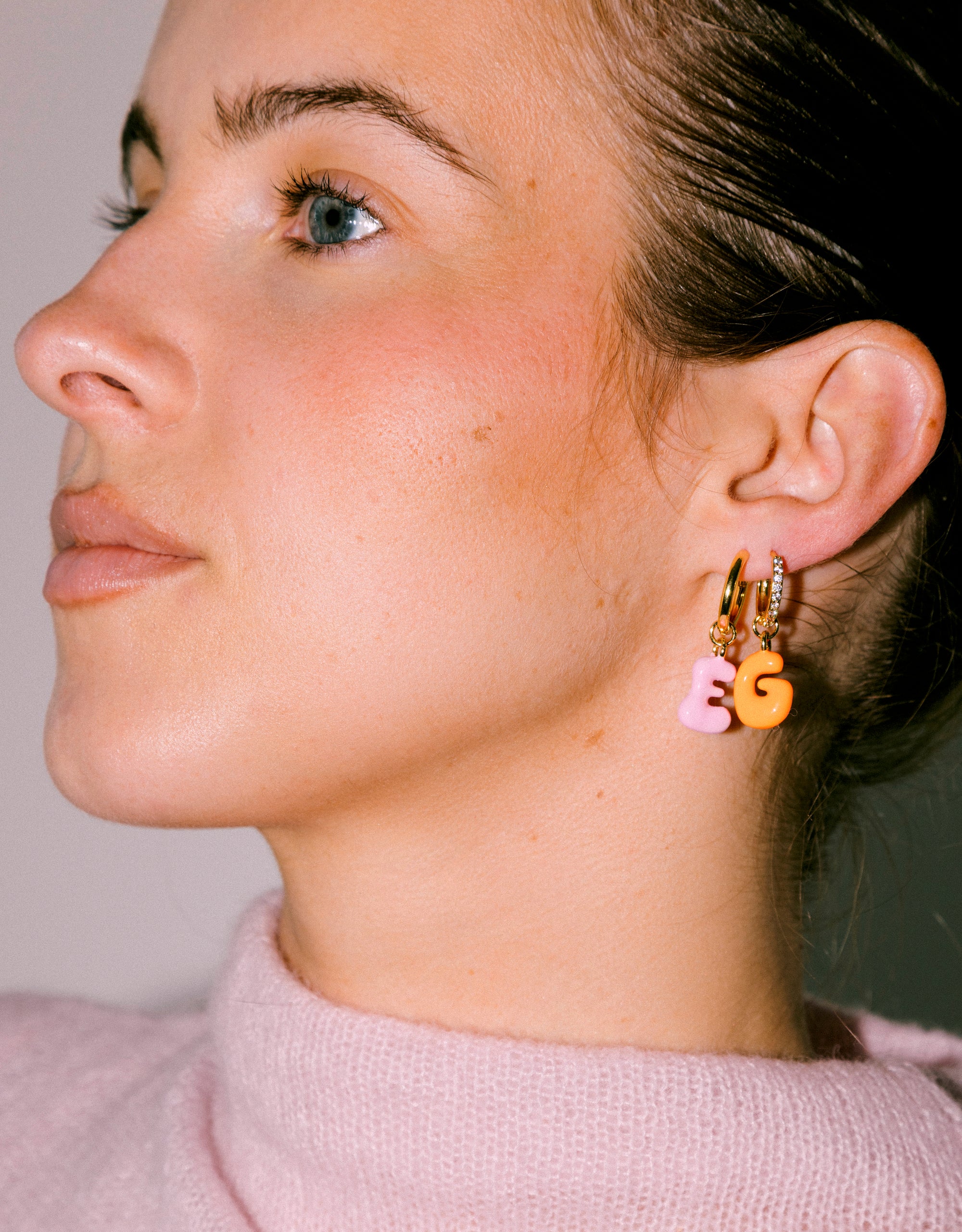 PUFFY ENAMEL INITIAL EARRING (SINGLE)