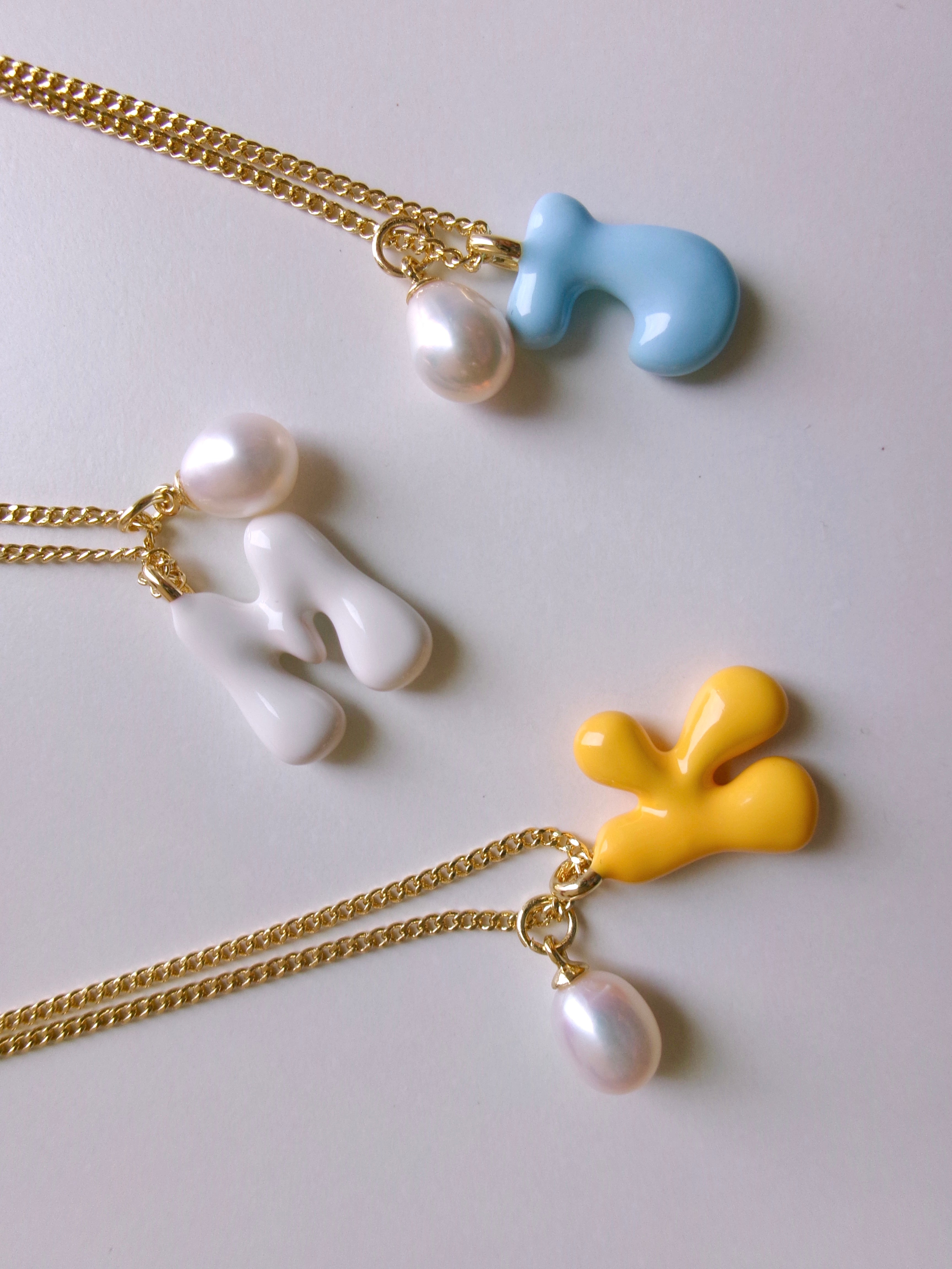 PUFFY ENAMEL INITIAL PEARL NECKLACE