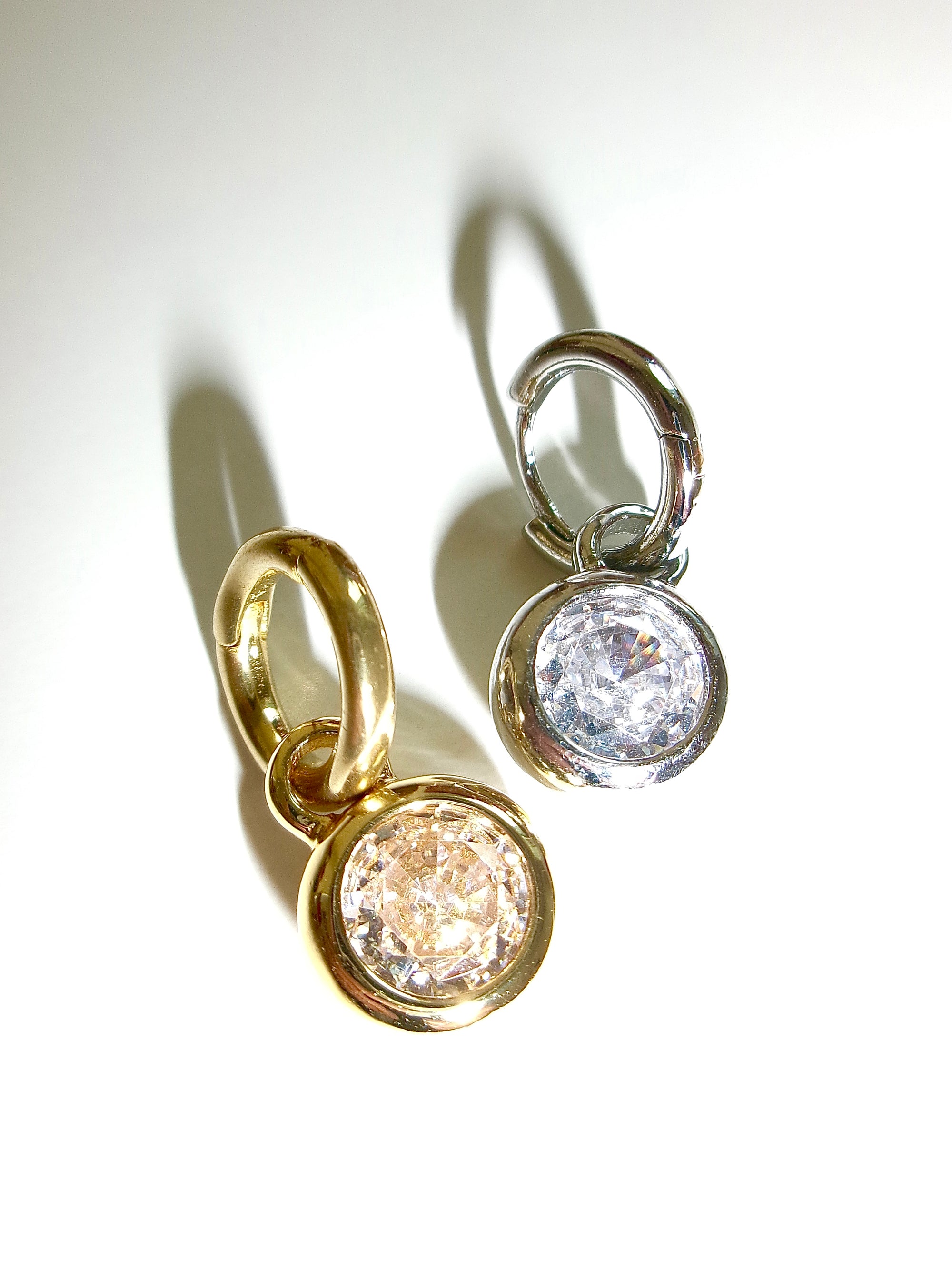 PEBBLE CRYSTAL DROP EARRINGS (PAIR)