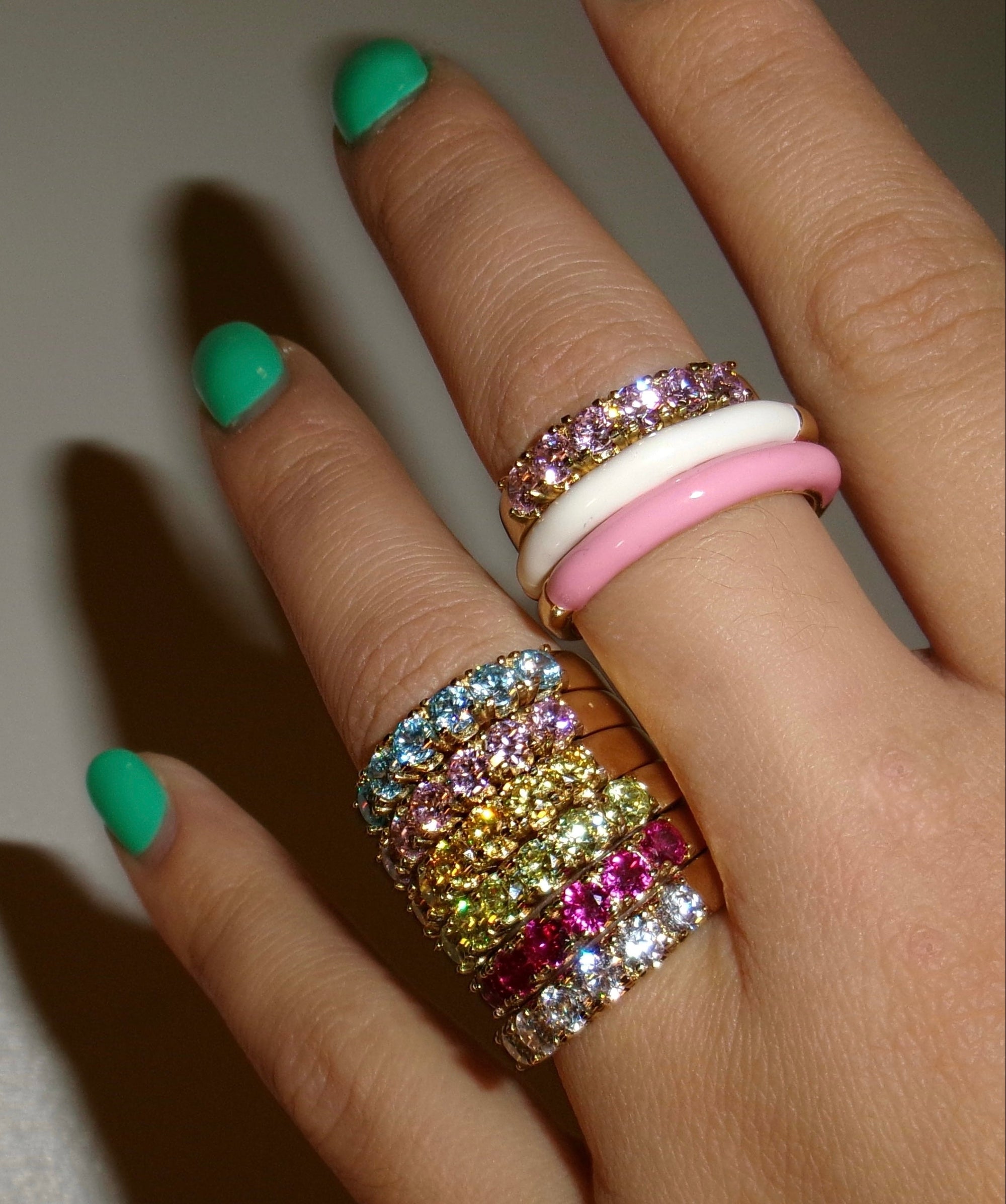 ADJUSTABLE RAINBOW STACKING BAND