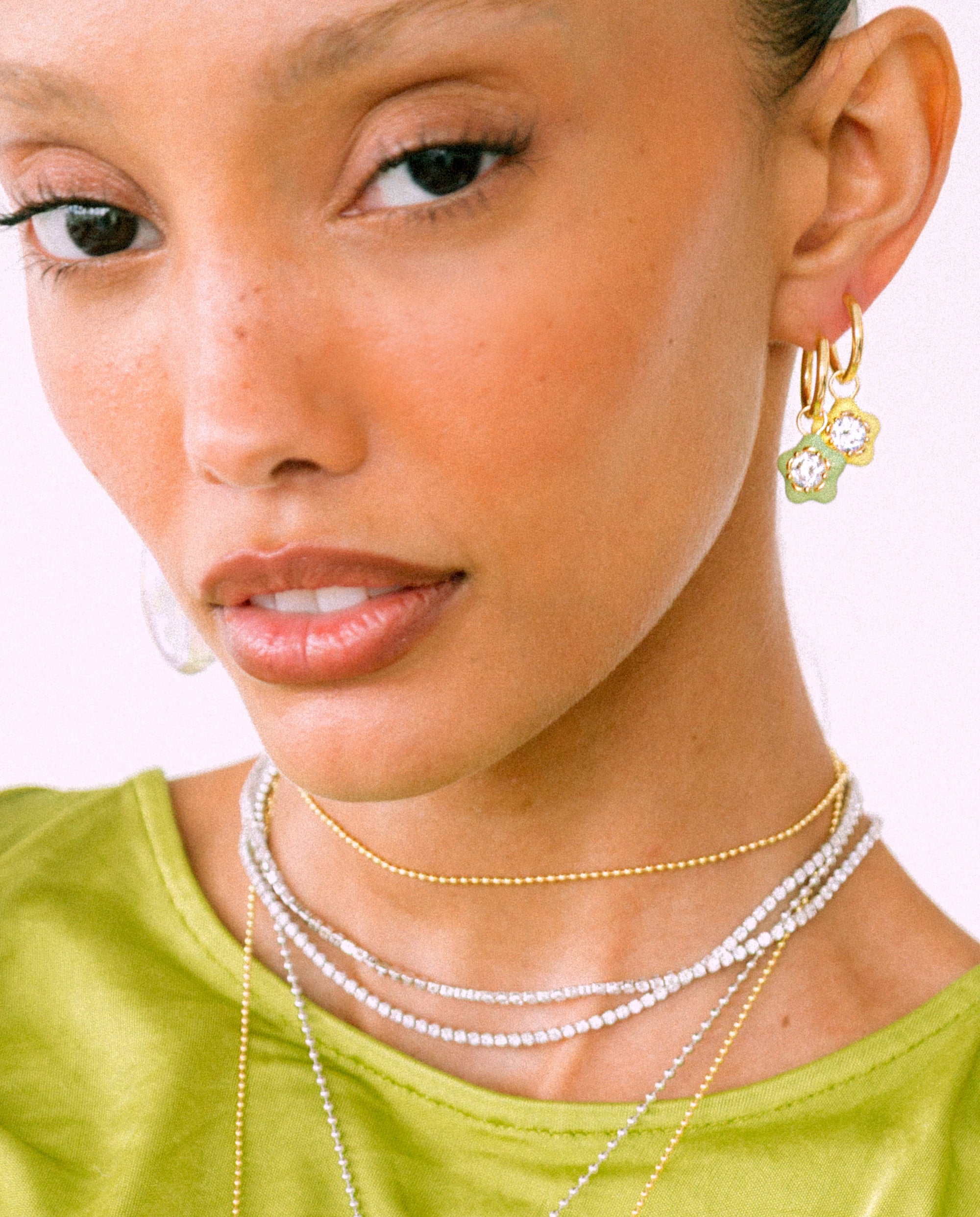 FLOWER HUGGIE EARRING (SINGLE)